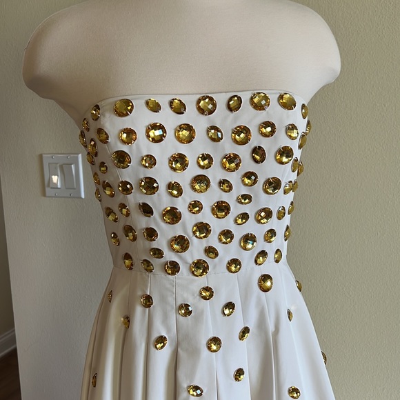 BCBG MaxAzaria Gown - Picture 3 of 10